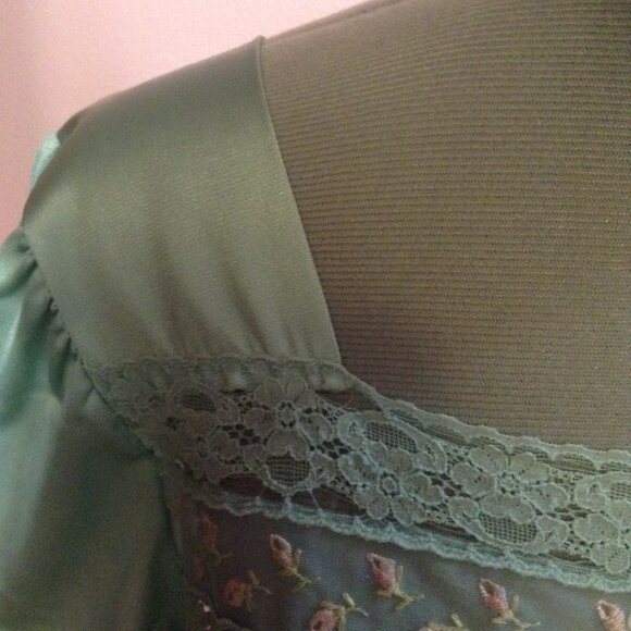 Vintage c. 1980s '80s or 1990s '90s Lace Satin Nightgown Nightie w. Embroidery - Picture 3 of 3